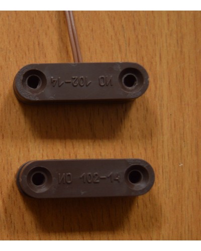 Извещатель охранный точечный магнитоконтактный Комплектстройсервис ИО 102-14 (коричневый) в Рыбинске Извещатели охранные Pintop.ru